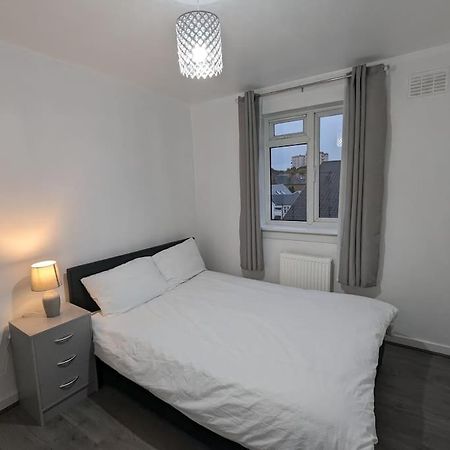 אדינבורו 3 Bedroom Apartment Sleeps 8 מראה חיצוני תמונה