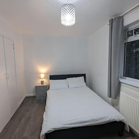 אדינבורו 3 Bedroom Apartment Sleeps 8 מראה חיצוני תמונה